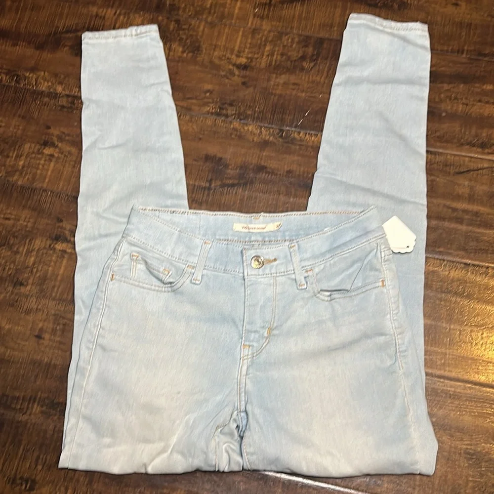 Levi’s 710 Skinny Jeans- Included in 2x$20 jeans bundle deal - Picture 1 of 3